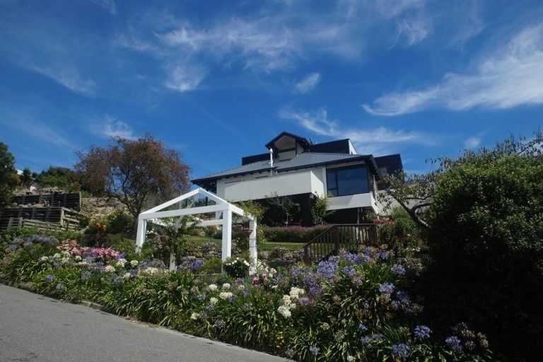 Photo of property in 20 Drayton Drive, Mount Pleasant, Christchurch, 8081