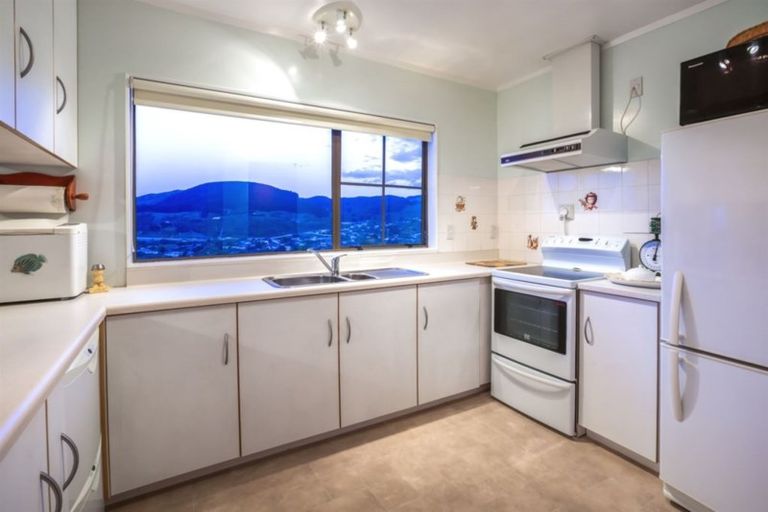 Photo of property in 2 Saint Aidans Way, Tawa, Wellington, 5028