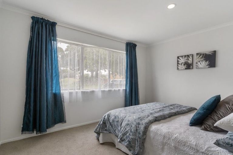 Photo of property in 4 Baronie Court, Half Moon Bay, Auckland, 2012
