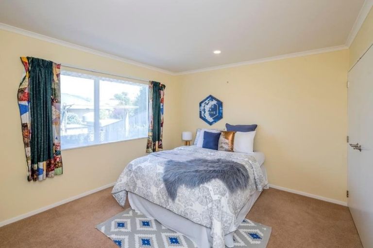Photo of property in 25 San Priamo Place, Paraparaumu Beach, Paraparaumu, 5032