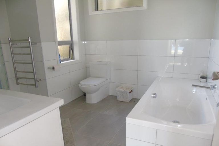 Photo of property in 118a Nicholson Road, Khandallah, Wellington, 6035