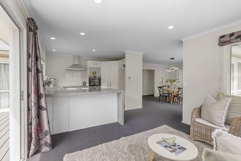 Photo of property in 60 Airlie Road, Plimmerton, Porirua, 5026