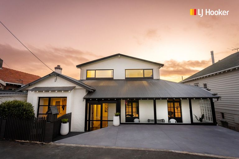 Photo of property in 71 Eglinton Road, Mornington, Dunedin, 9011