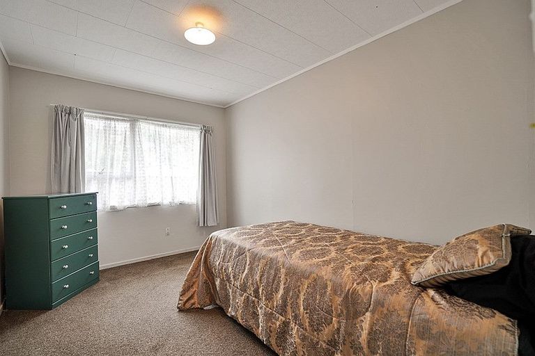 Photo of property in 1/20 Mile Place, Henderson, Auckland, 0612