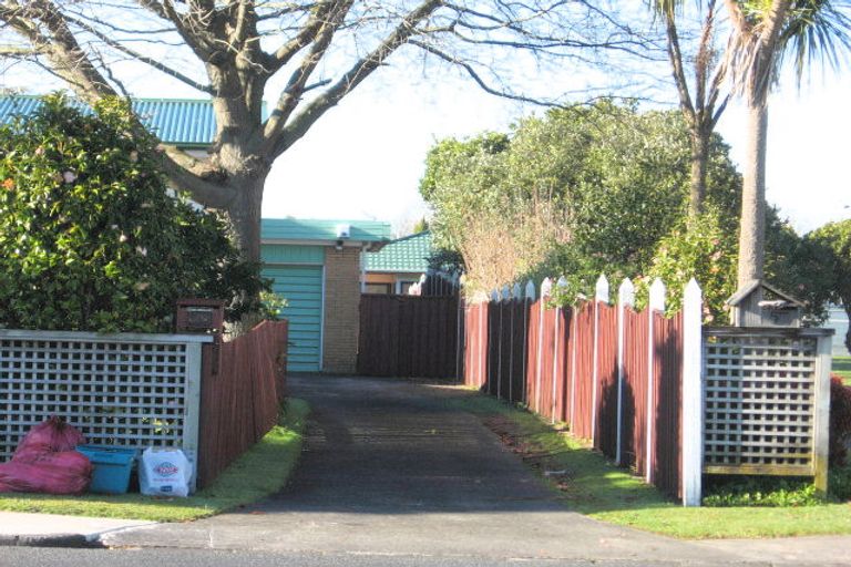Photo of property in 1/59 Clevedon Road, Papakura, 2110