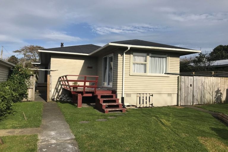 Photo of property in 28 Old South Road, Okato, 4335