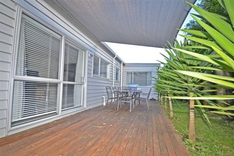 Photo of property in 11 Cityview Place, Massey, Auckland, 0614
