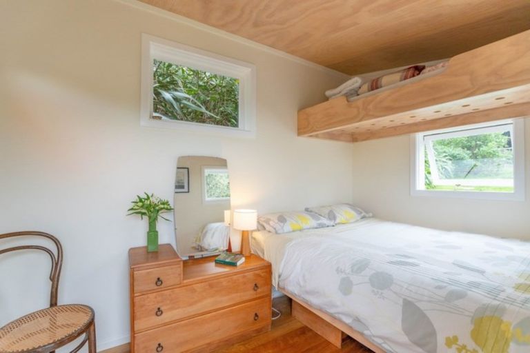 Photo of property in 99 Houghton Bay Road, Houghton Bay, Wellington, 6023