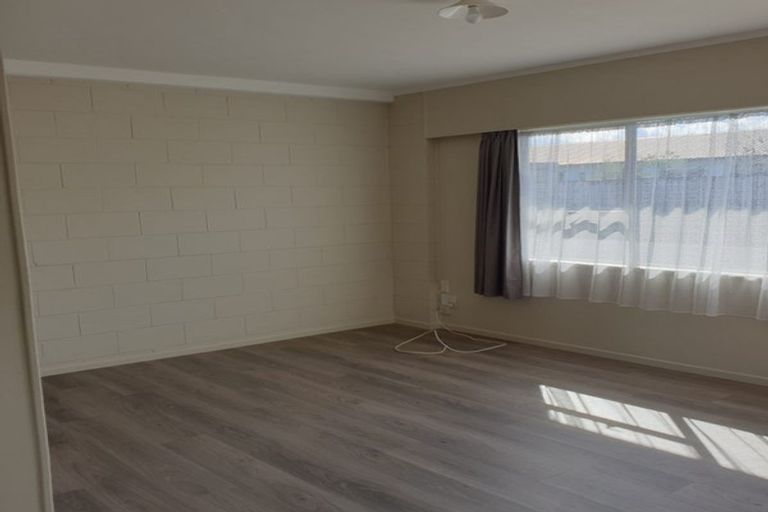 Photo of property in 9a Springs Road, Parakai, 0830