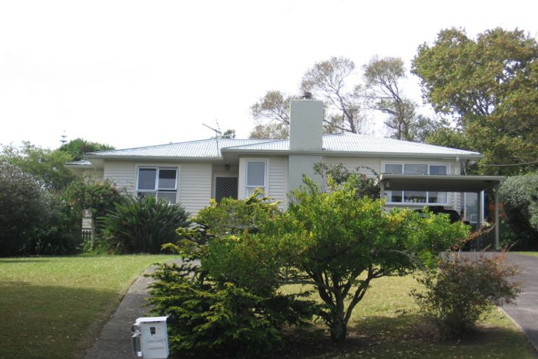 Photo of property in 8 Rerewai Place, Kelston, Auckland, 0602