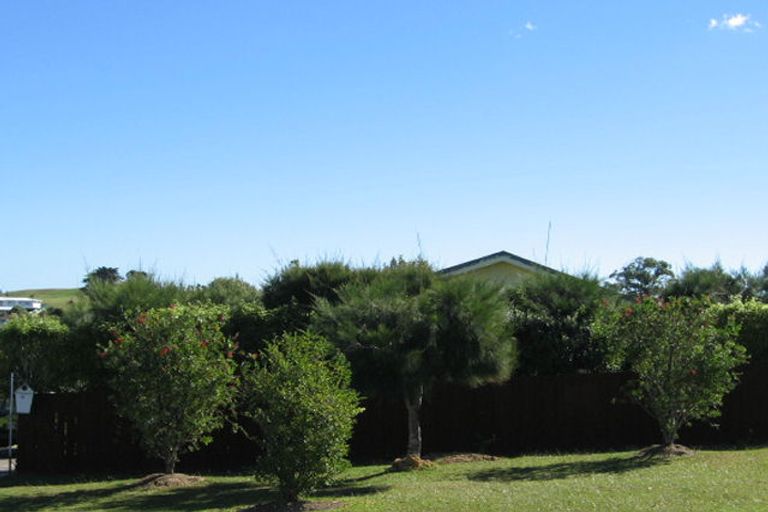 Photo of property in 11 Crosby Road, West Harbour, Auckland, 0618