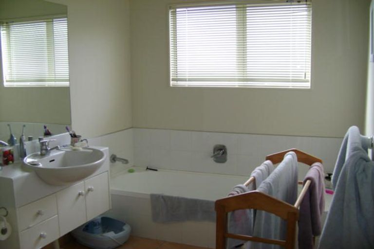 Photo of property in 31 Bronzewing Terrace, Unsworth Heights, Auckland, 0632