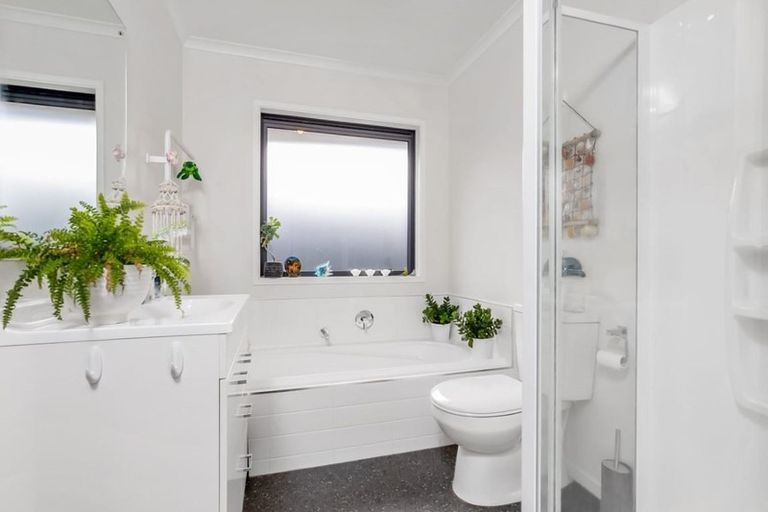 Photo of property in 33 Limbrick Crescent, Wigram, Christchurch, 8042