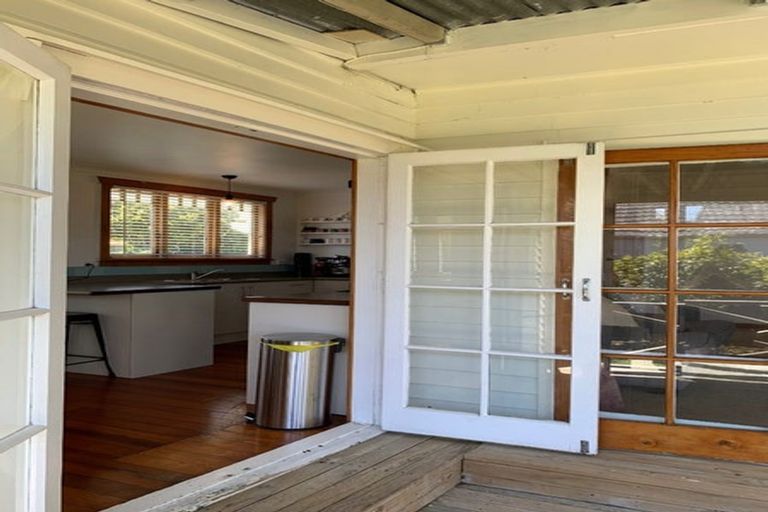 Photo of property in 58 Govett Avenue, Frankleigh Park, New Plymouth, 4310