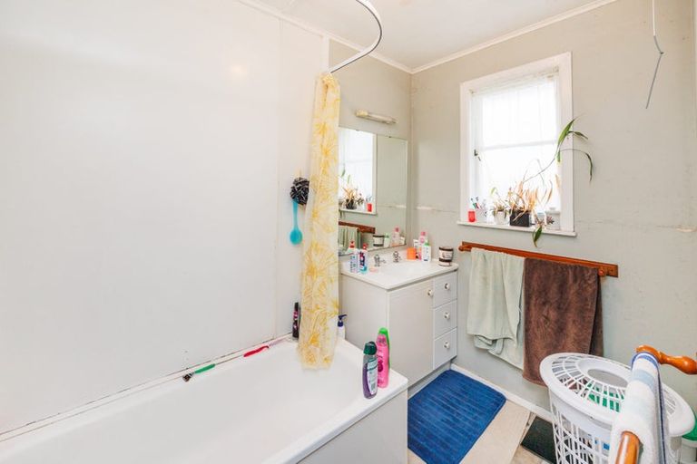 Photo of property in 19 Epsom Road, Hokowhitu, Palmerston North, 4410