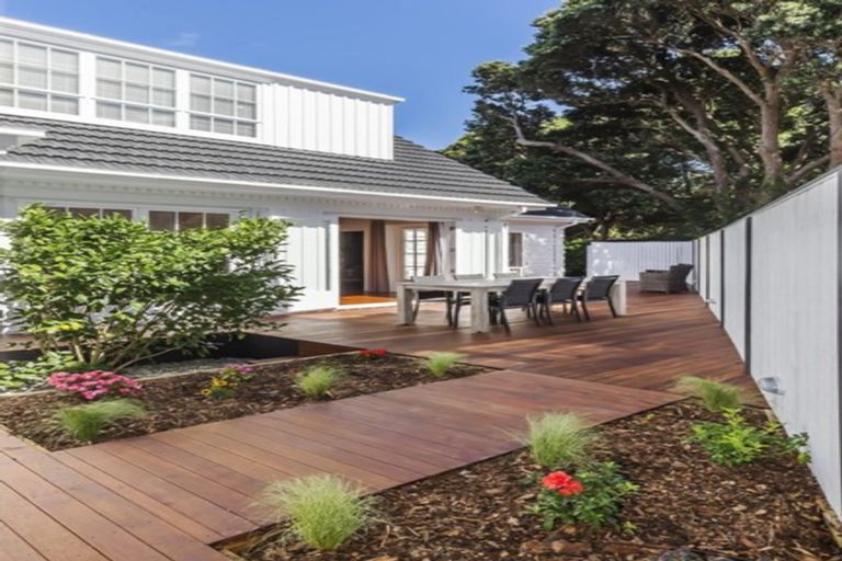 Photo of property in 2 Tio Tio Road, Miramar, Wellington, 6022