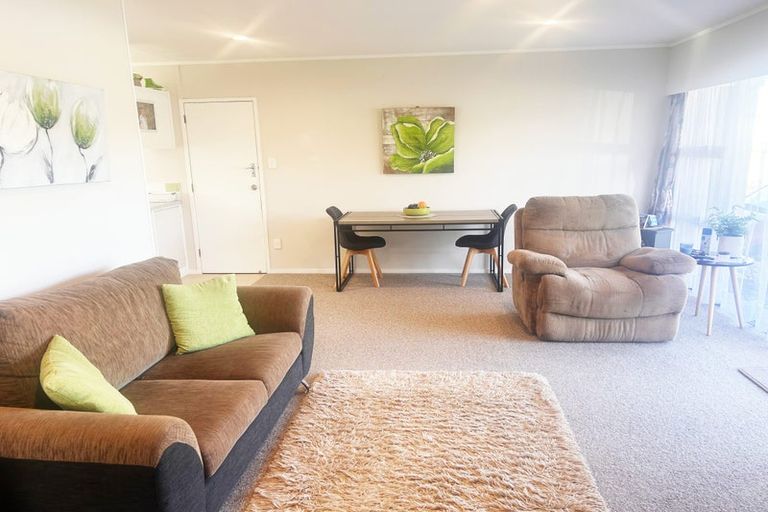 Photo of property in 1/126 Clevedon Road, Papakura, 2110