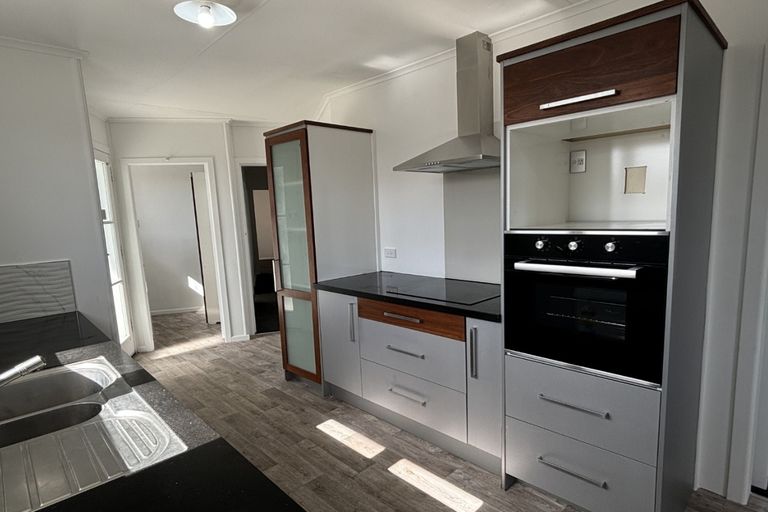 Photo of property in 77 Collins Road, Melville, Hamilton, 3206