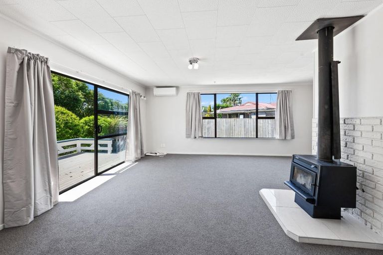 Photo of property in 12 Rossiter Avenue, Waiuku, 2123