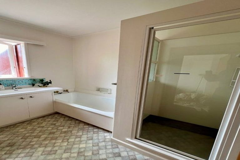 Photo of property in 1/15 Birkley Road, Bayswater, Auckland, 0622