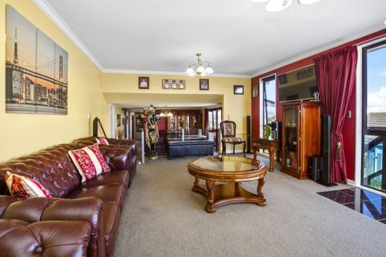 Photo of property in 27 Almora View, Ascot Park, Porirua, 5024