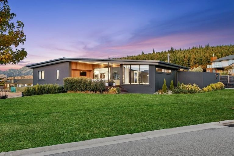 Photo of property in 7 Diamond Lane, Wanaka, 9305