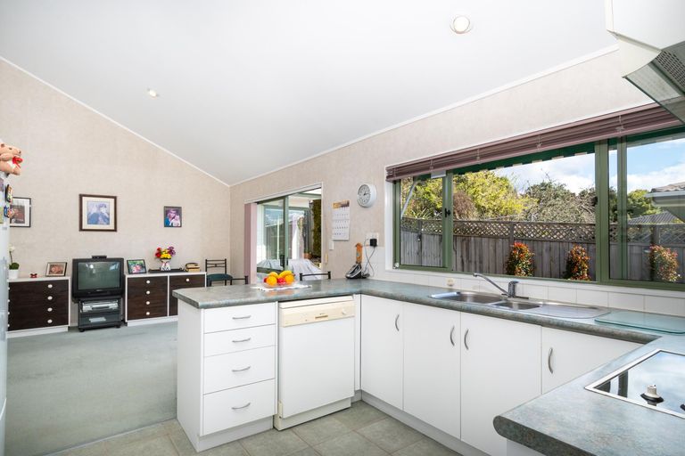 Photo of property in 33 Maurice Borich Place, Henderson, Auckland, 0610