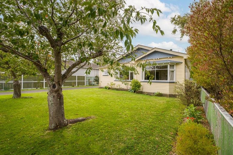 Photo of property in 65 Martin Avenue, Beckenham, Christchurch, 8023