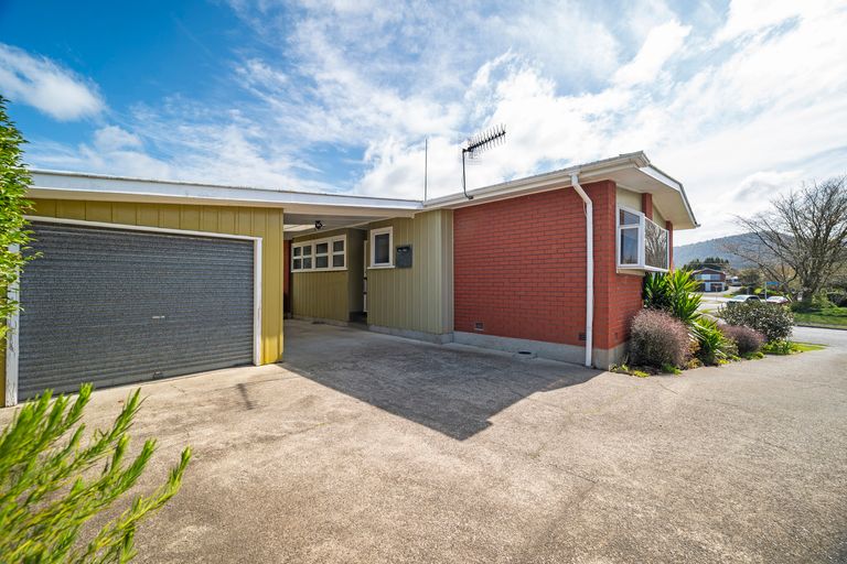 Photo of property in 10 Rameses Place, Pomare, Rotorua, 3015