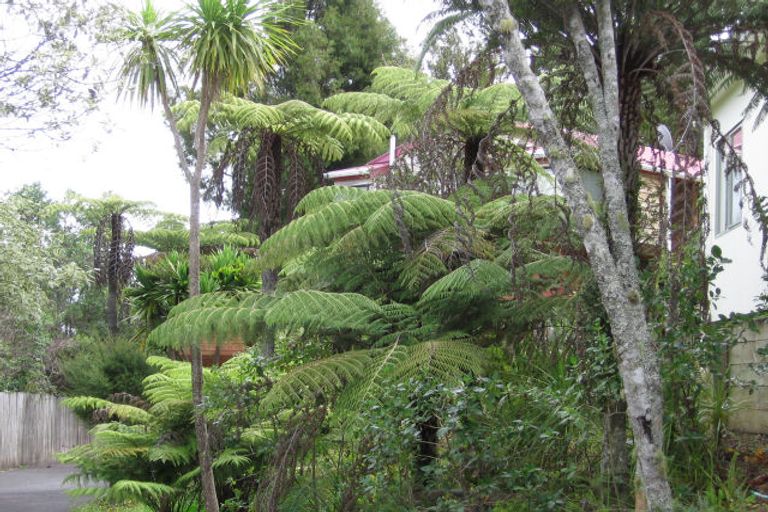 Photo of property in 2/33 Pluto Place, Beach Haven, Auckland, 0626