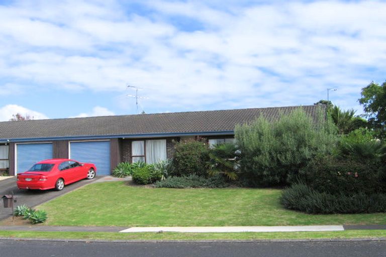 Photo of property in 2/2 Clyside Avenue, Half Moon Bay, Auckland, 2012