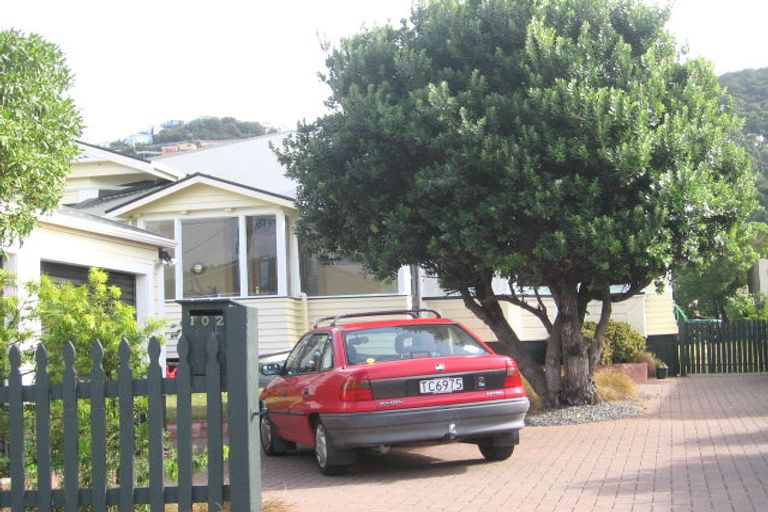 Photo of property in 102 Freyberg Street, Lyall Bay, Wellington, 6022