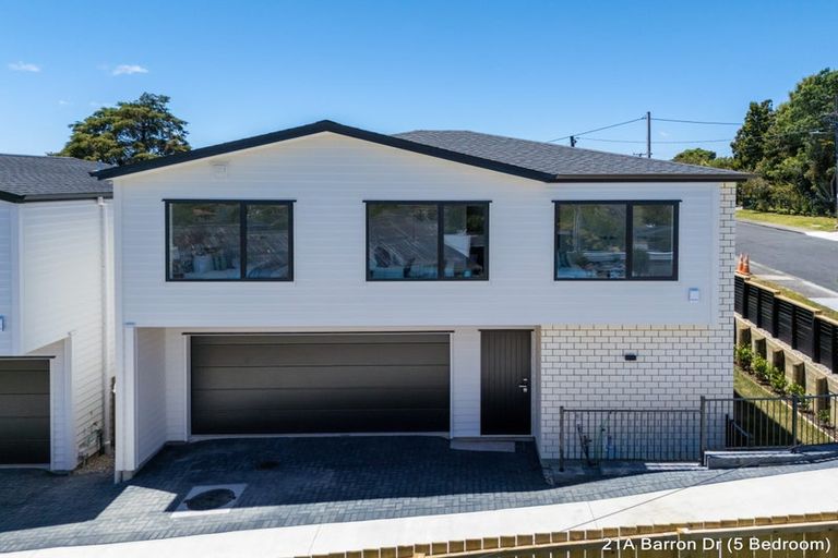 Photo of property in 21d Barron Drive, Green Bay, Auckland, 0604