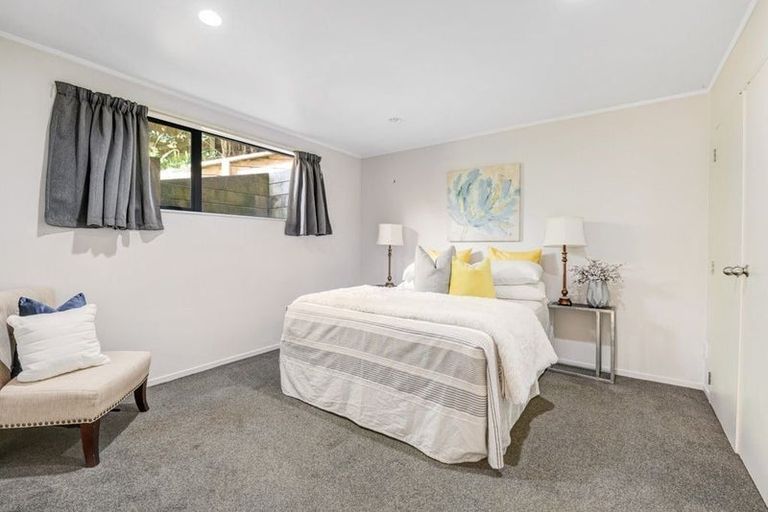 Photo of property in 11 Felicity Place, Unsworth Heights, Auckland, 0632