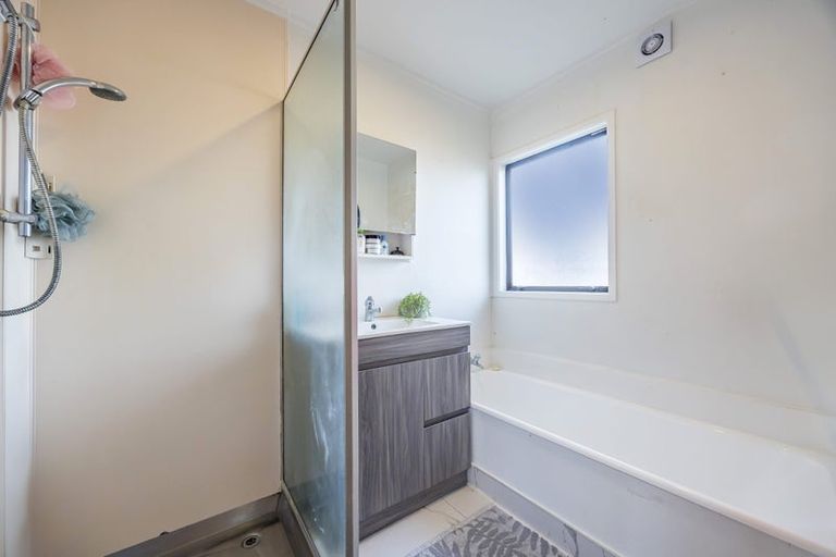 Photo of property in 34 Aviemore Drive, Highland Park, Auckland, 2010