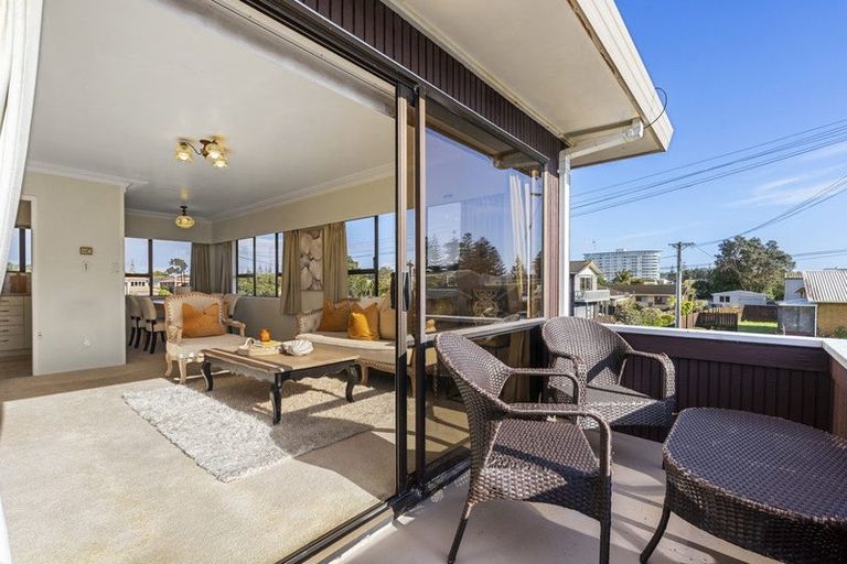 Photo of property in 2 Empire Road, Orewa, 0931