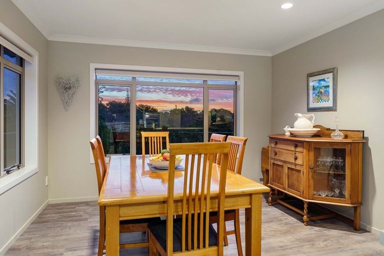 Photo of property in 12 Simpson Crescent, Raumati Beach, Paraparaumu, 5032