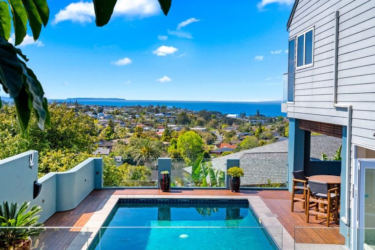 Photo of property in 7 Elizabeth Place, Mairangi Bay, Auckland, 0630