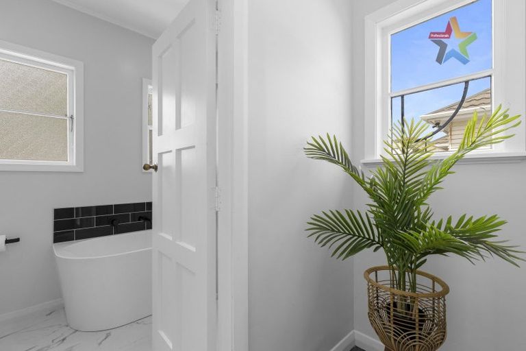 Photo of property in 16 Purser Grove, Fairfield, Lower Hutt, 5011