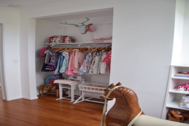 Photo of property in 42 Covil Avenue, Te Atatu South, Auckland, 0610