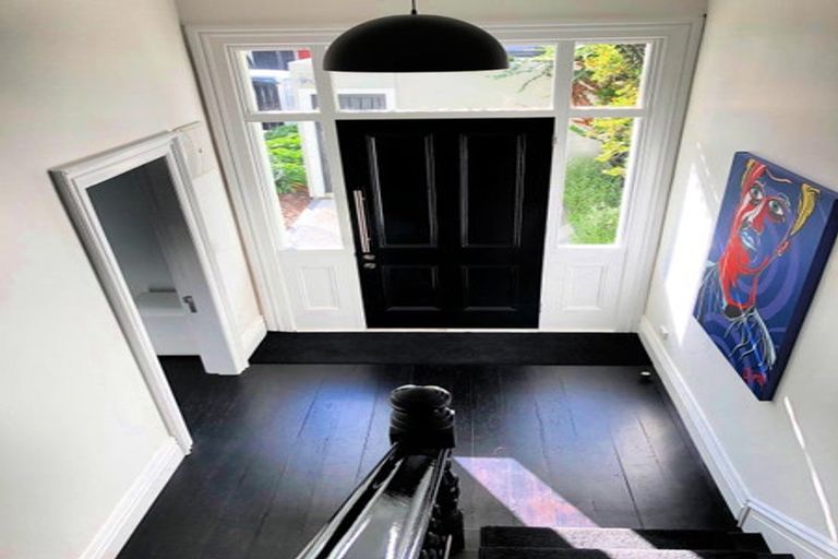 Photo of property in 15 Park Street, Thorndon, Wellington, 6011