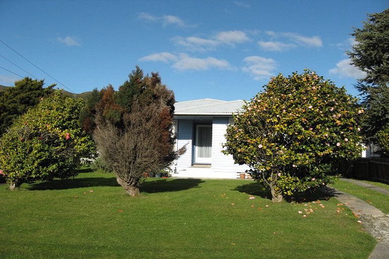 Photo of property in 6 Halifax Street, Wainuiomata, Lower Hutt, 5014