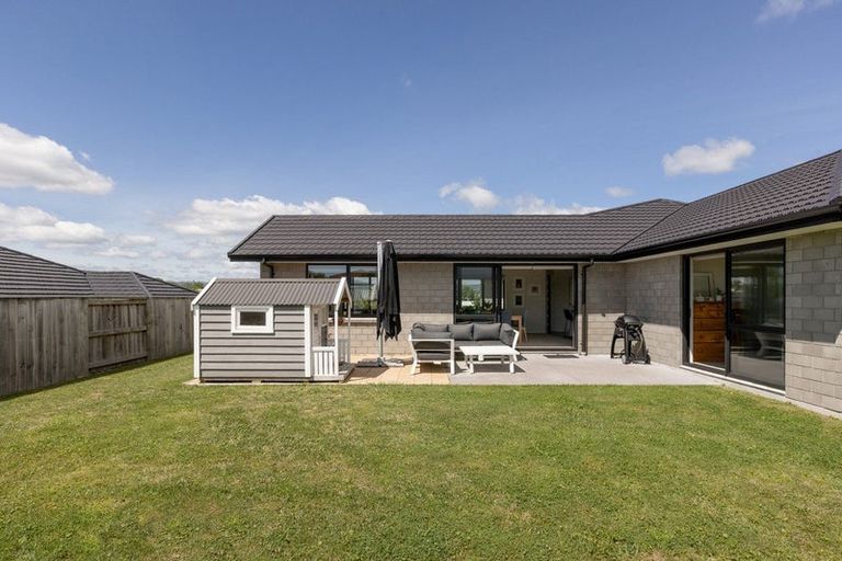 Photo of property in 12 Brendan Close, Omokoroa, 3114