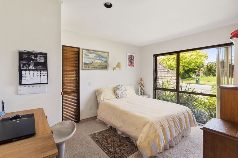 Photo of property in 1 Manu Grove, Waikanae, 5036