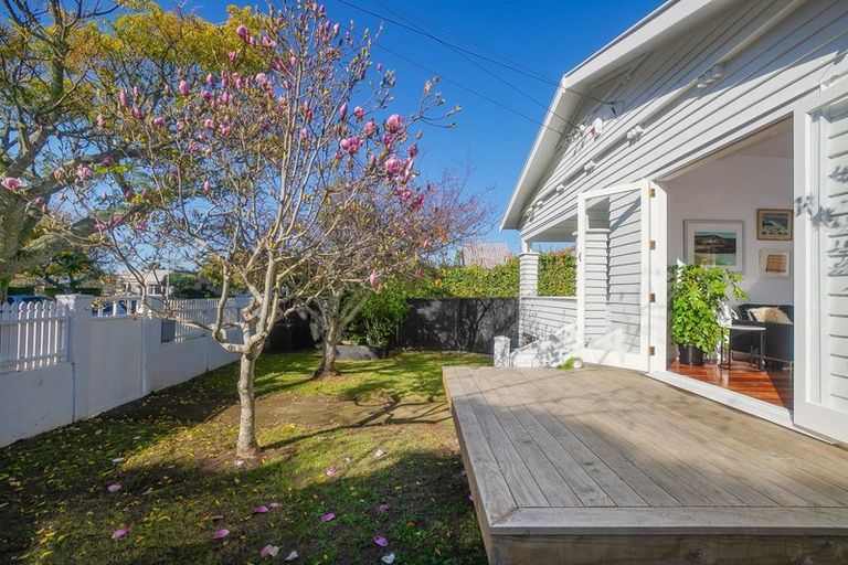 Photo of property in 10 Walmer Road, Point Chevalier, Auckland, 1022