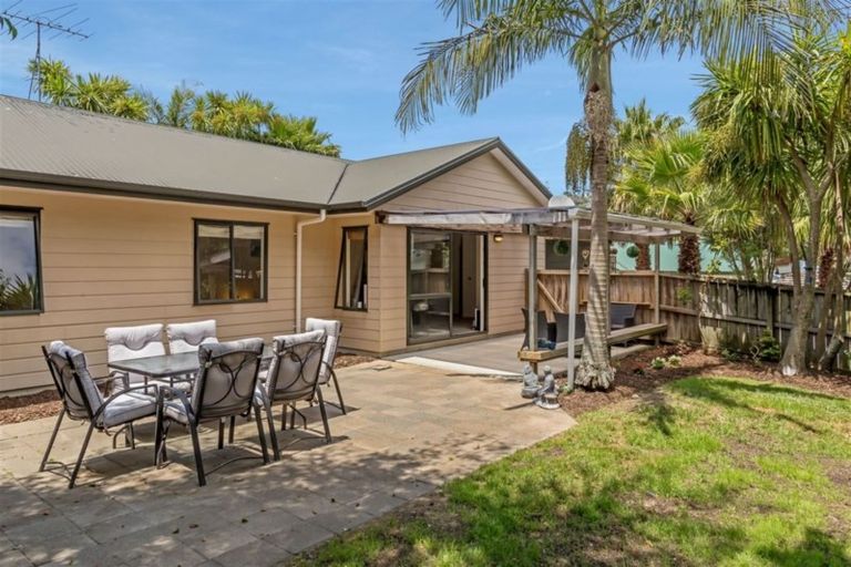 Photo of property in 157 Brian Crescent, Stanmore Bay, Whangaparaoa, 0932