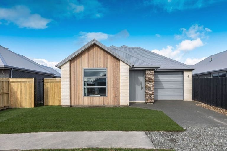 Photo of property in 20 Lussa Close, Broomfield, Christchurch, 8042