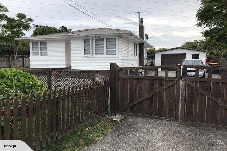 Photo of property in 30 Vera Road, Te Atatu South, Auckland, 0610