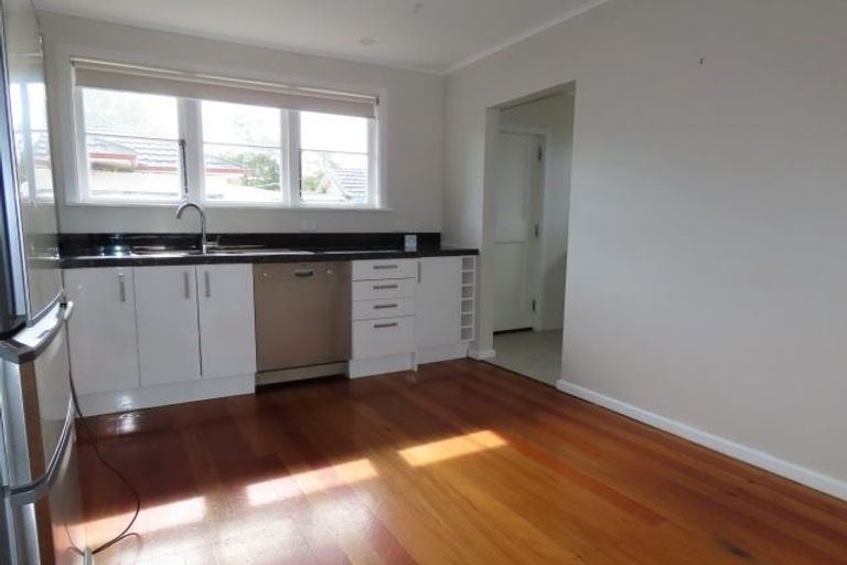 Photo of property in 9 Glengarry Road, Glen Eden, Auckland, 0602