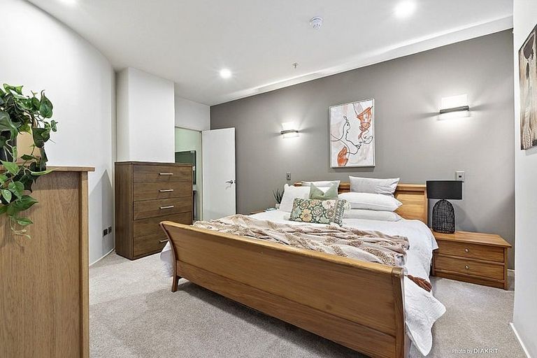 Photo of property in The Quay, 2/332b2 Lambton Quay, Wellington Central, Wellington, 6011